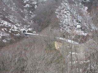 浄瑠璃トンネルと見市川橋