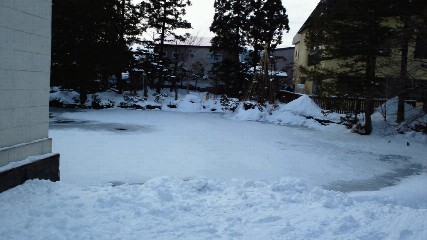 池の上の雪
