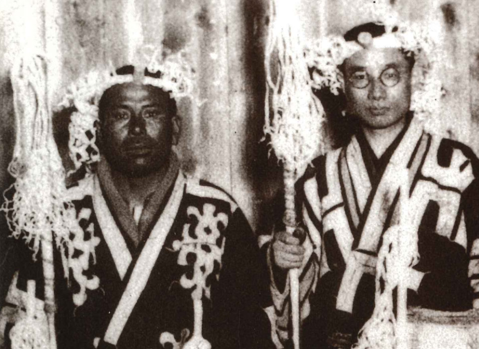 Tokugawa Yoshichika (Right)  Shiiku Toshizo (Left)