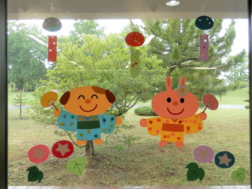 児童室窓飾り夏仕様！の写真