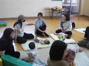 保健師さんを囲んで交流