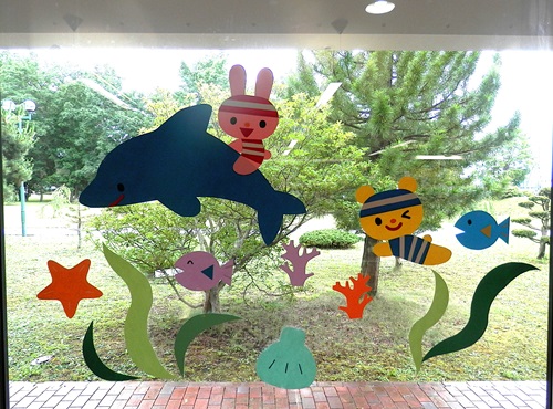 児童室窓飾り夏仕様！の写真