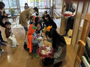 お菓子練り歩き